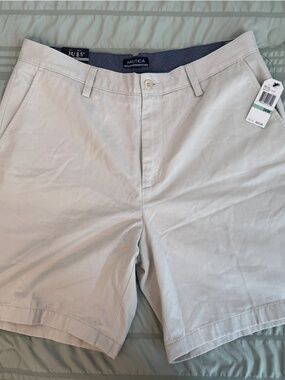 Men’s Nautica Deck Shorts Khaki Size 34 NWT